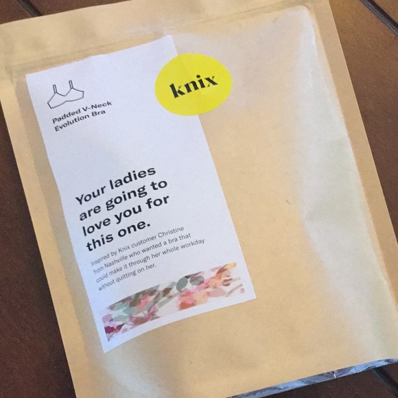 Knix padded V neck evolution bra - Picture 2 of 3